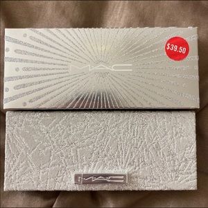 MAC Cosmetics Flashing Ice Extra Dimension Skin Trio